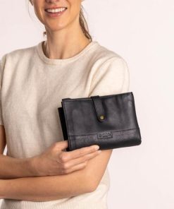 Helensaxon.shop5a97d389d6 1