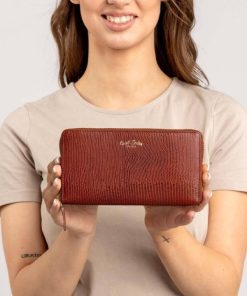 Helensaxon.shop5ac31d1093 1