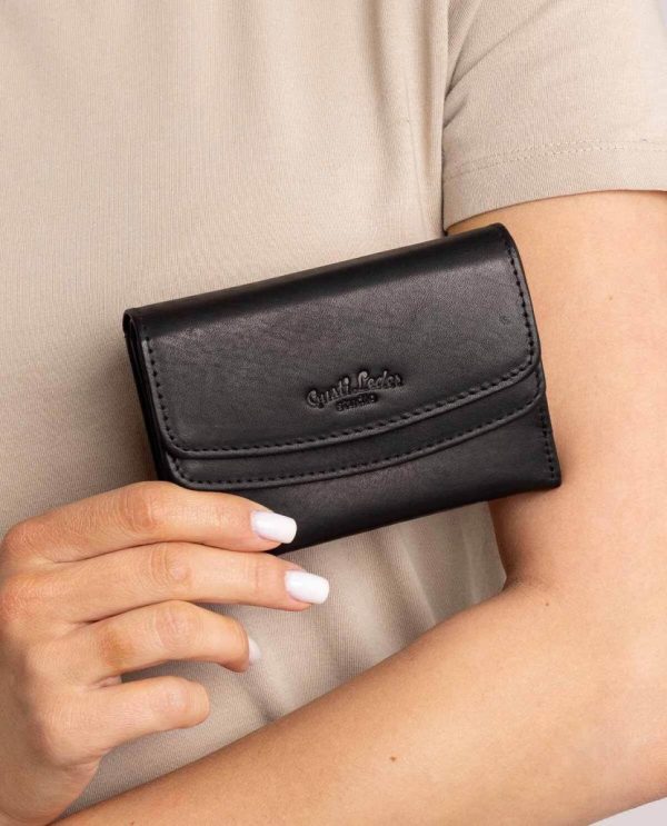 Helensaxon.shop628a6340e7 1