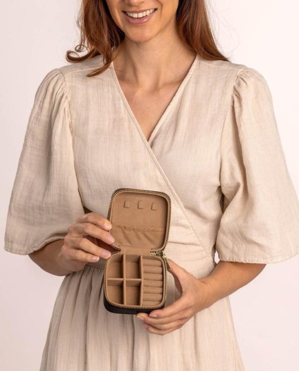 Helensaxon.shop6f03f01cf7 2