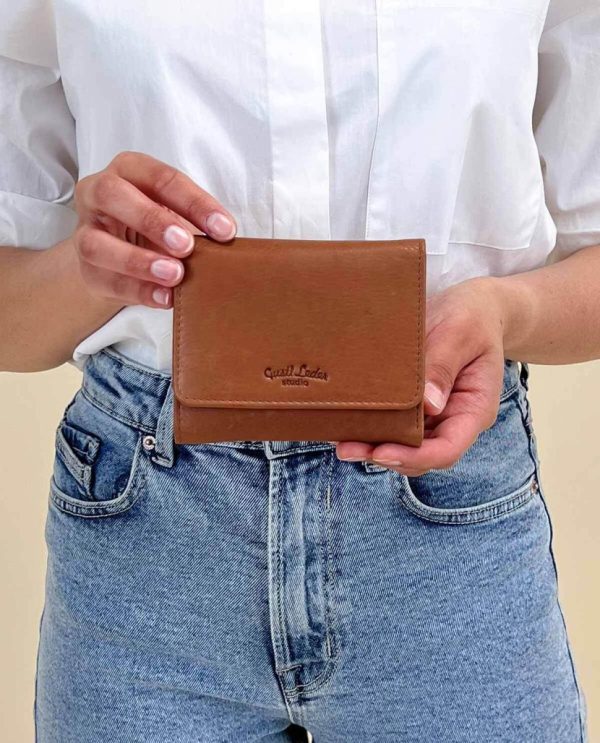 Helensaxon.shop88220acb7f 1