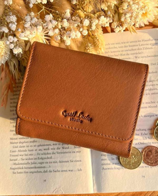 Helensaxon.shop88220acb7f 2